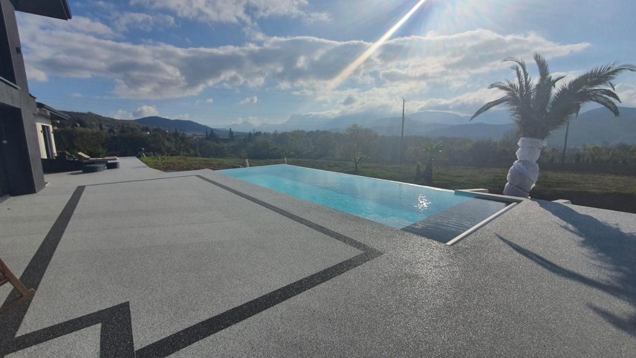 Studio Independant Vue Magnifique Et Au Calme 克雷斯 外观 照片